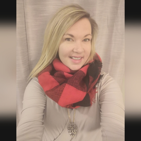 Stella & Dot crystal cluster necklacd - Picture 2 of 4